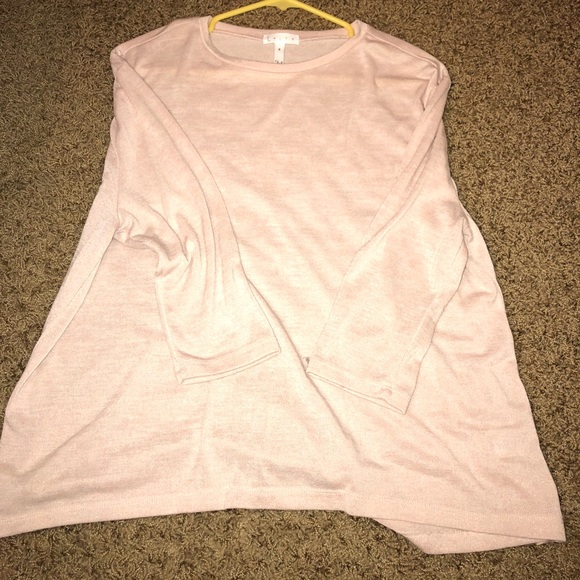 Cute knit top! - Picture 1 of 3